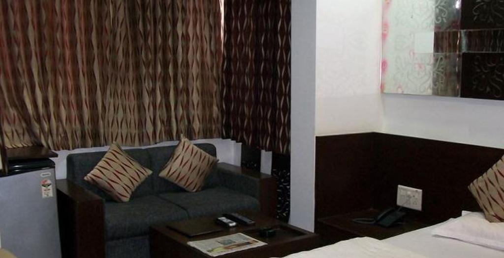 Hotel Palm View Residency Vadodara Exterior photo