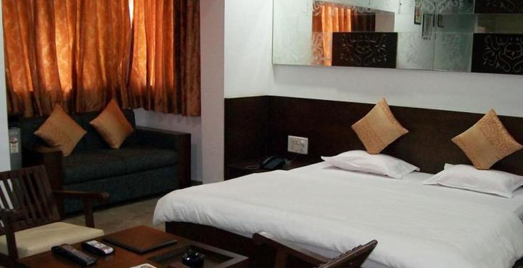 Hotel Palm View Residency Vadodara Exterior photo