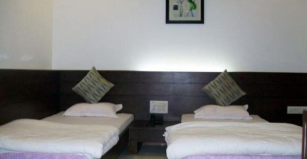 Hotel Palm View Residency Vadodara Exterior photo