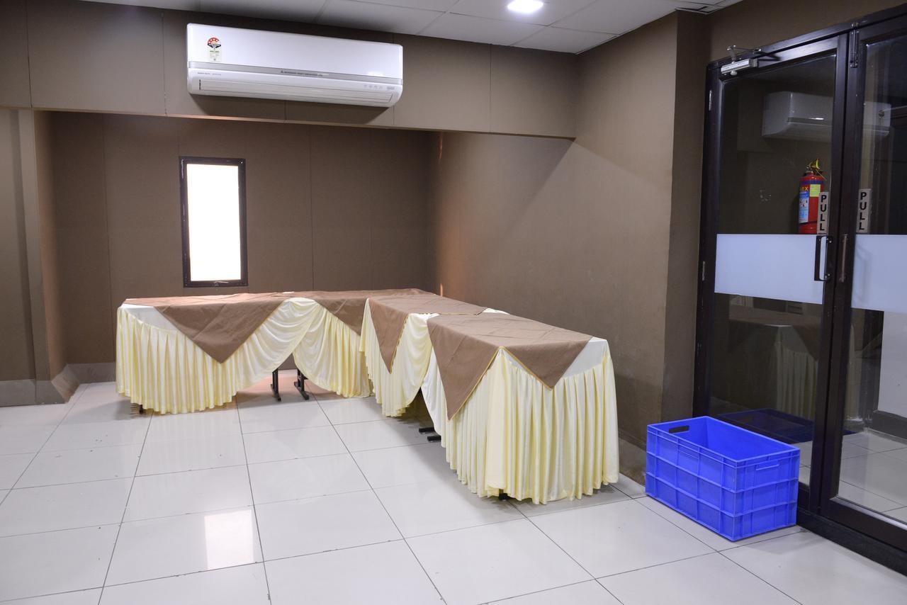 Hotel Palm View Residency Vadodara Exterior photo